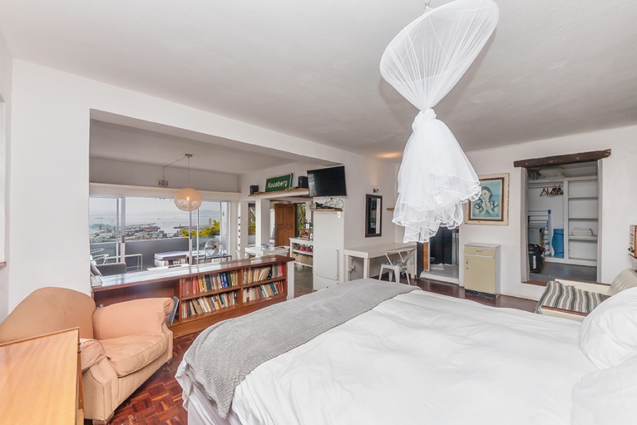 To Let 1 Bedroom Property for Rent in Green Point Western Cape